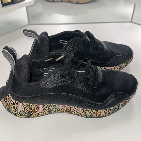 Reebok black tennis shoes - Picture 2 of 6